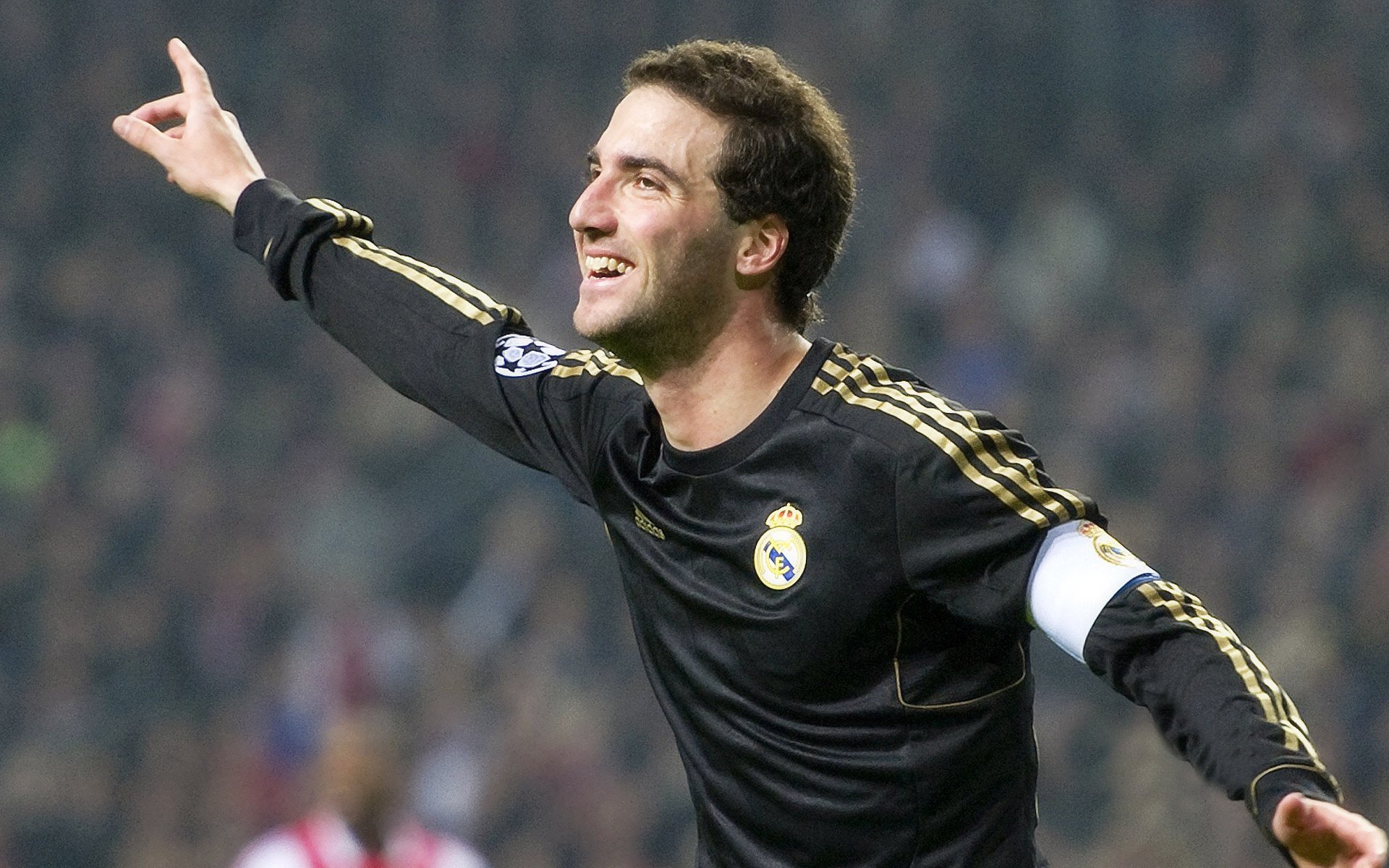 足球品牌授权产品销量稳步增长,知名足球品牌